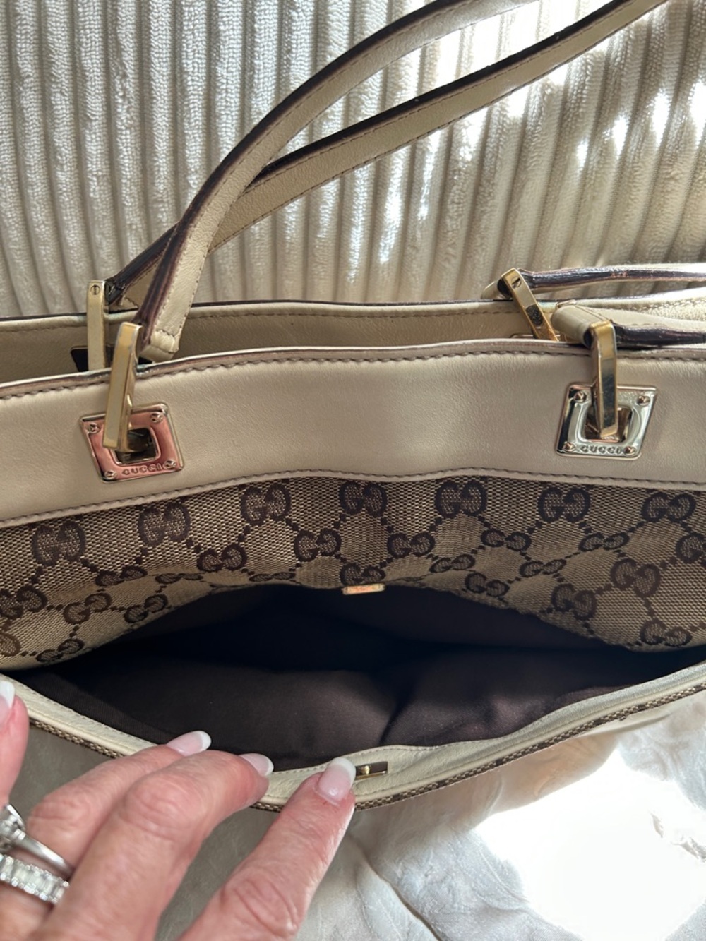 7006. Authentic Gucci Beige and Brown GG Monogram Tote with COA. - Picture 6 of 16